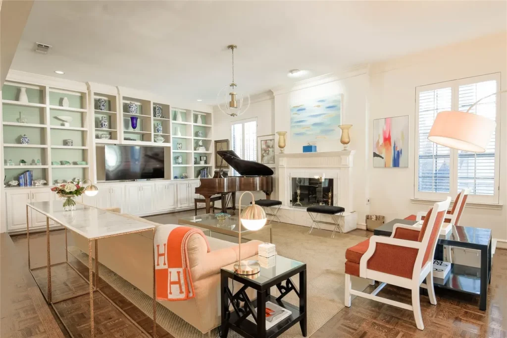 3 Living room, side