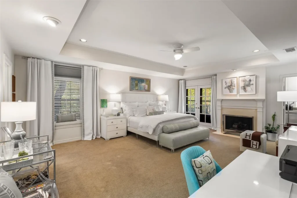 8 Master bedroom